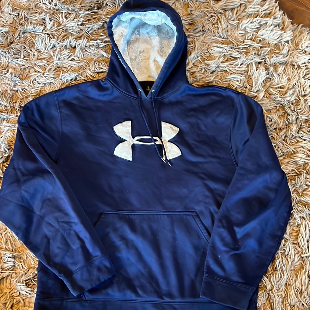 Mens size large Under Armour hoodie. Gently used